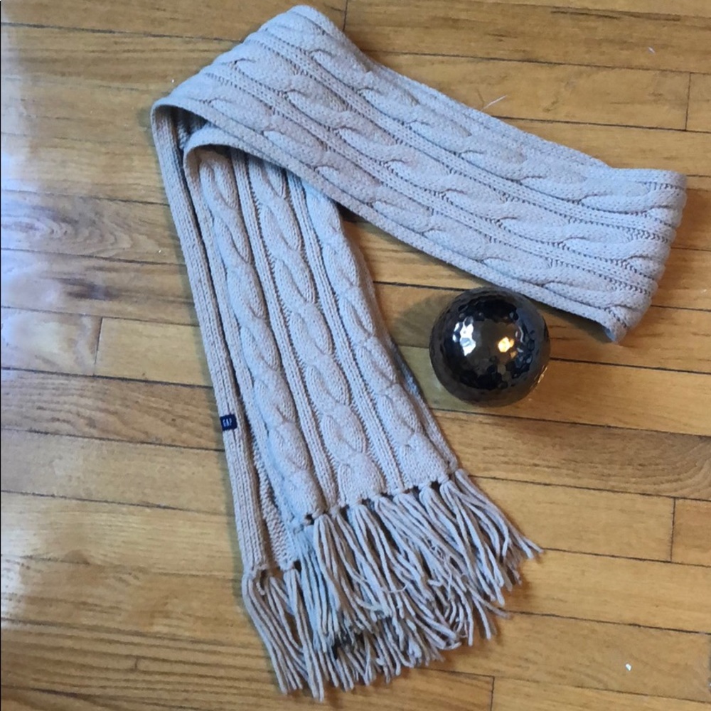 Gap knit scarf